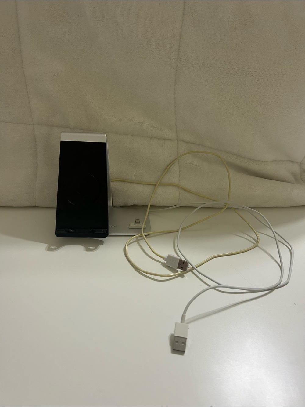 Universal Black Wireless Charging Stand with USB Cable